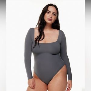 NWT Aritzia Babaton Charcoal Bodysuit, Size medium